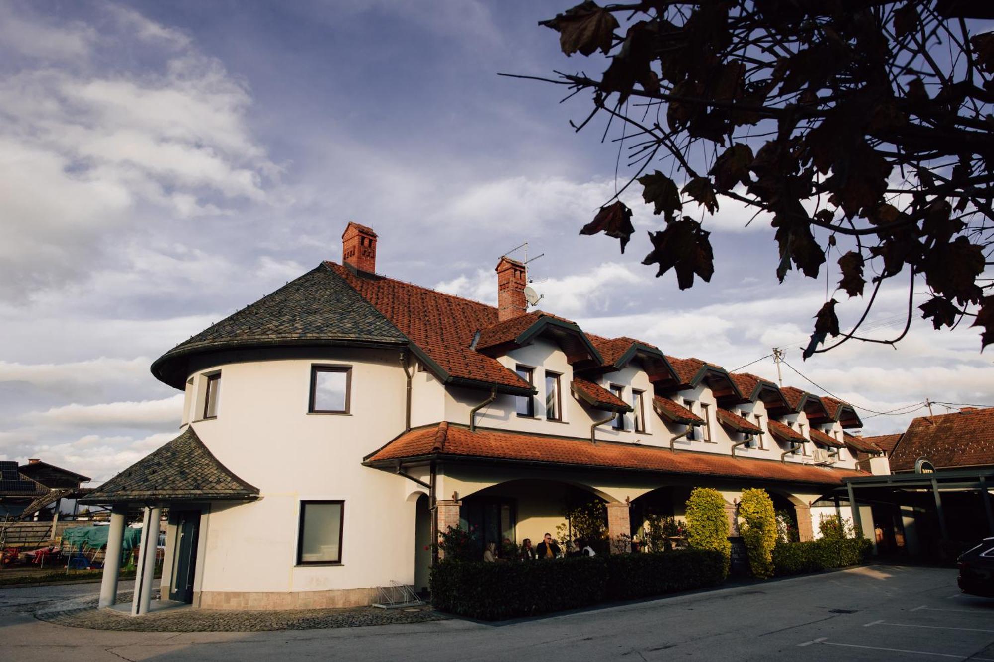 Hisa Putr Bed and Breakfast Trzin Eksteriør billede
